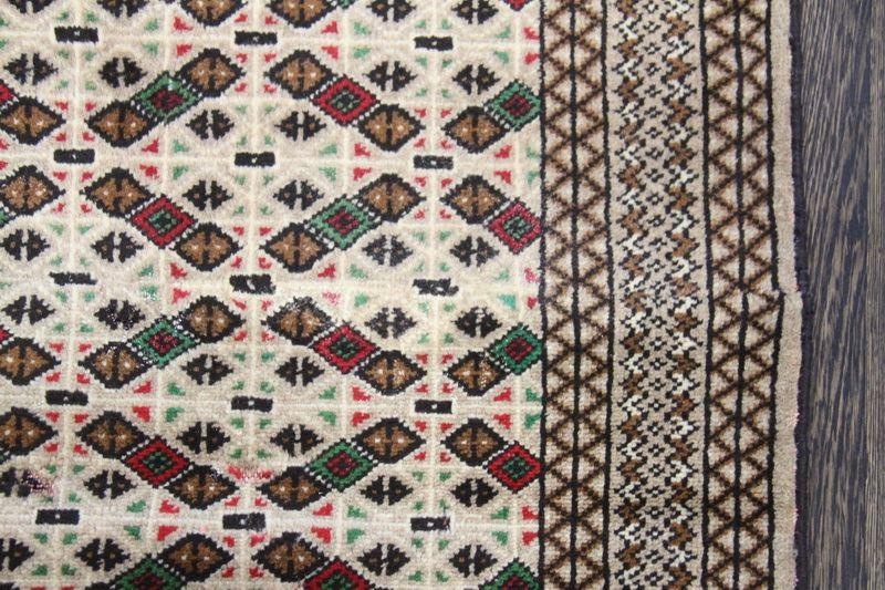 Traditional Vintage Handmade Rug 136x160cm The Rugs Outlet 