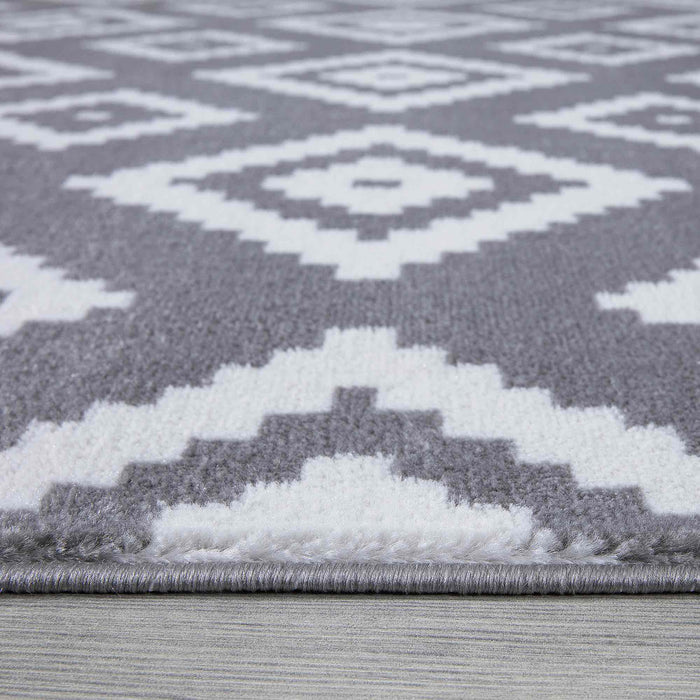 Trendy Diamond Trellis Rug - Grey