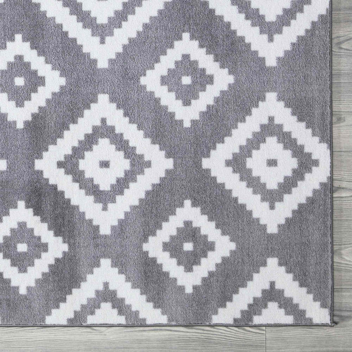 Trendy Diamond Trellis Rug - Grey