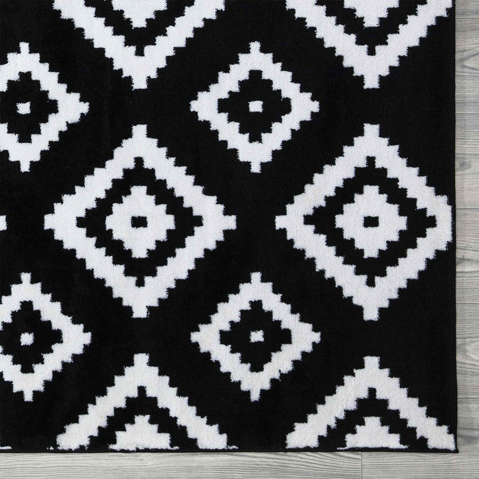 Trendy Diamond Trellis Rug V2 - Black