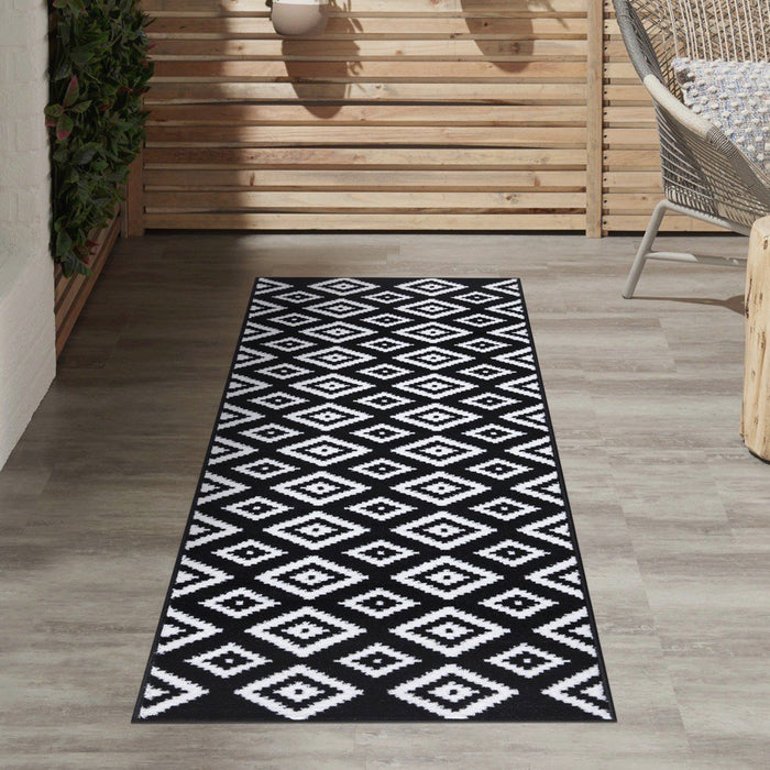 Trendy Diamond Trellis Rug V2 - Black