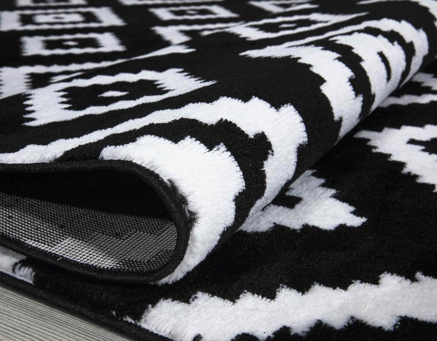 Trendy Diamond Trellis Rug V2 - Black